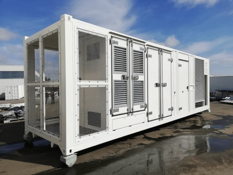 Container local électrique en construction dans l'usine Oxymontage